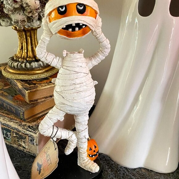 🎃 Halloween Mummy Pumpkin Figurine – Seasonal Decor - Picture 2 of 5